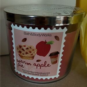 Bath & Body Works Warm Apple Pie Soy Candle - Red and Silver